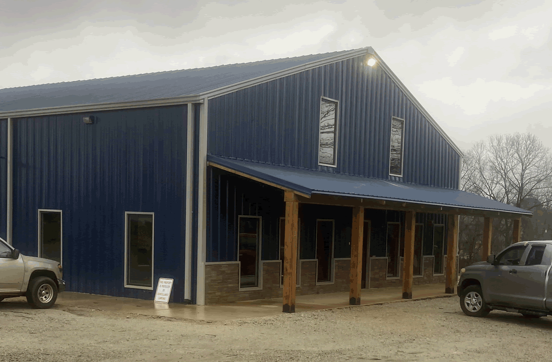 Barndo Sale Center Front view.